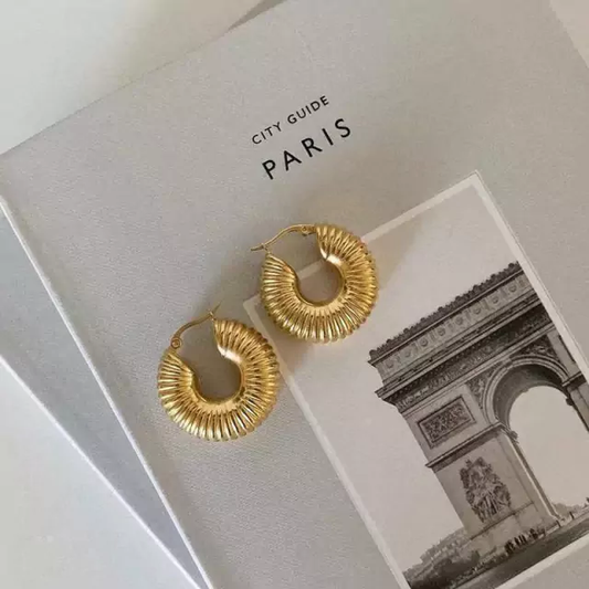 Arracadas texturizadas doradas