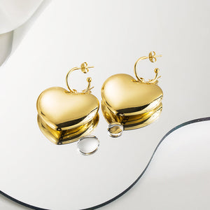 Aretes de corazón dorados Aretes de corazón dorados
