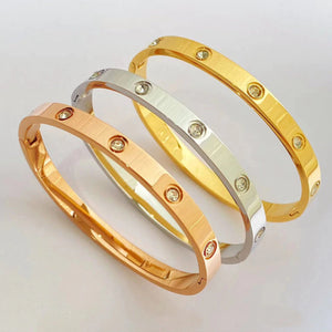 Brazalete plateado con diamantes Brazalete plateado con diamantes