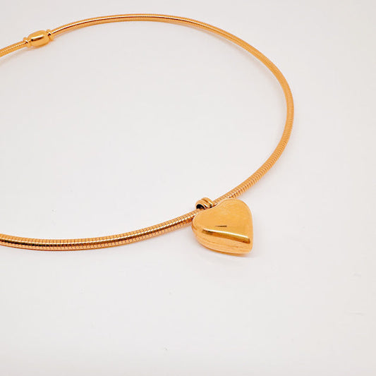 Collar Choker con corazon dorado
