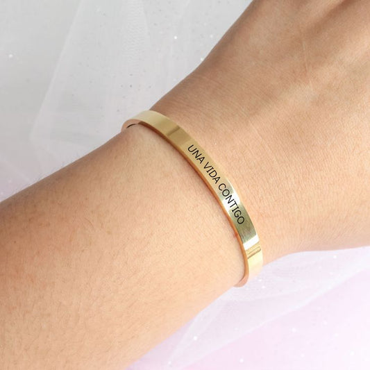 Brazalete mujer color dorado personalizable