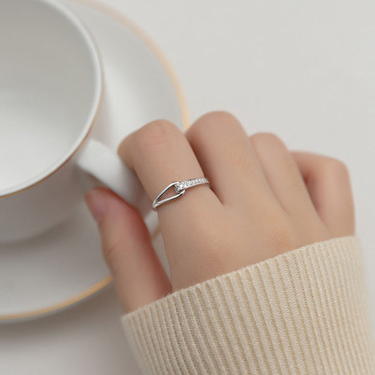 Anillo elegante simple romántico circonia