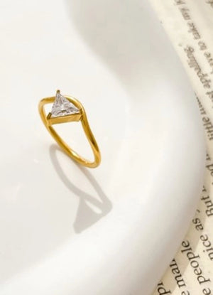 Anillo simple con circonias elegante casual Anillo simple con circonias elegante casual
