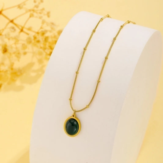 Collar básico con piedras colores neutros tendencia casual