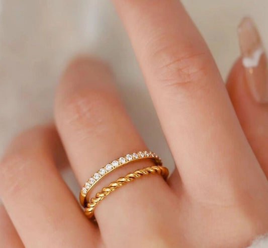 Anillo doble con circonias trenzado dorado