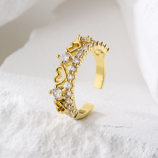 Anillo en forma de corona con diamantes