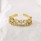 Anillo en forma de corona con diamantes
