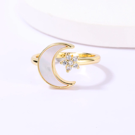 Anillo luna y estrella dorado con madre perla