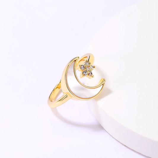 Anillo luna y estrella dorado con madre perla