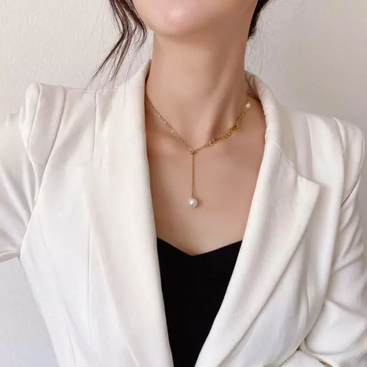 Collar con naturaleza dorado y perla