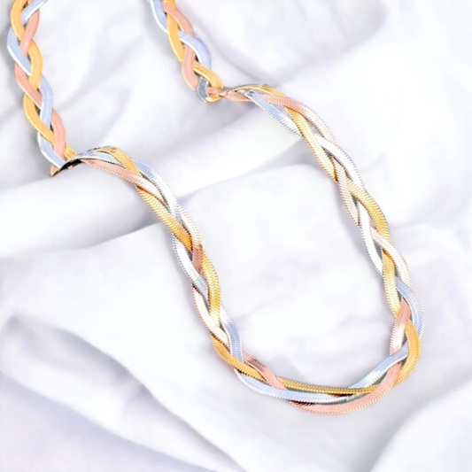 Collar entrelazado dorado, plata y cobre