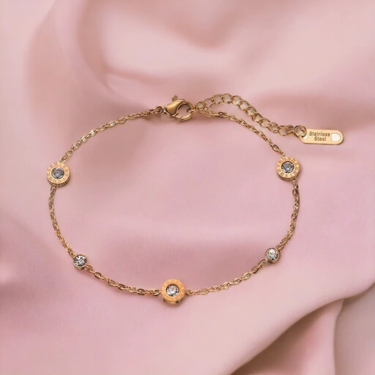Pulsera dorada con mini círculos y diamantes