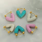 Aretes de corazón Amara blancos