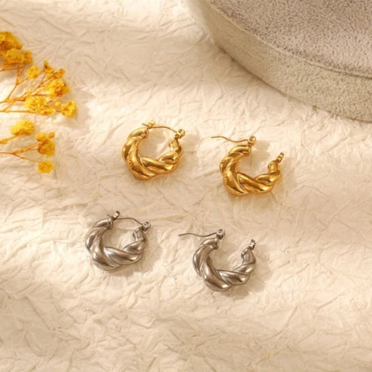 Huggies enrollados dorados elegantes