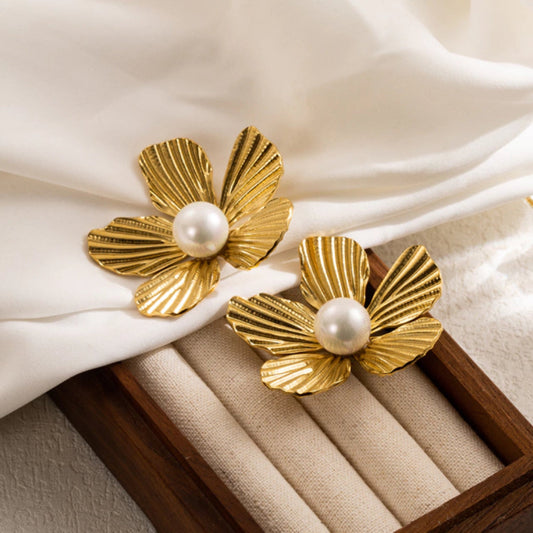 Aretes flor dorada con perla