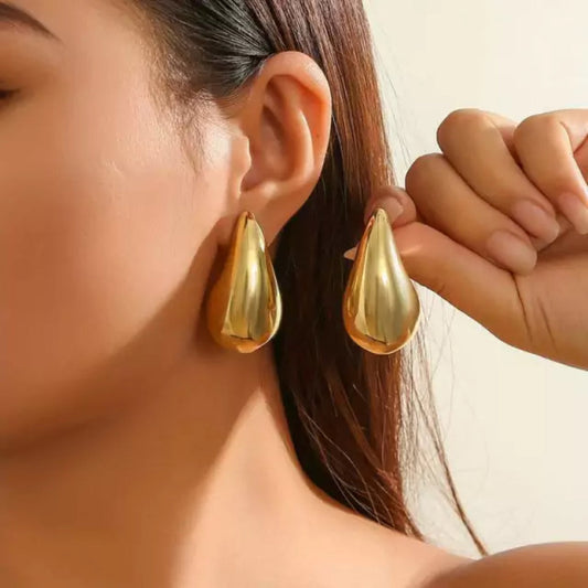 Aretes grandes de gota dorados