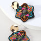 Aretes de flor bordados