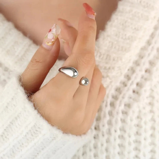 Anillo plateado abierto estilo chunky acero de titanio