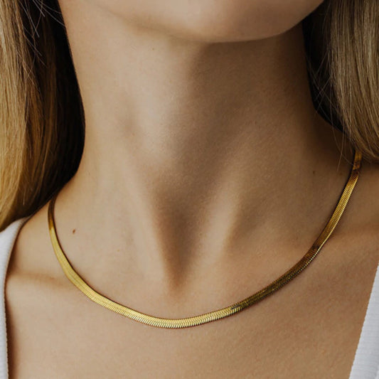 Collar hueso de serpiente delgado dorado