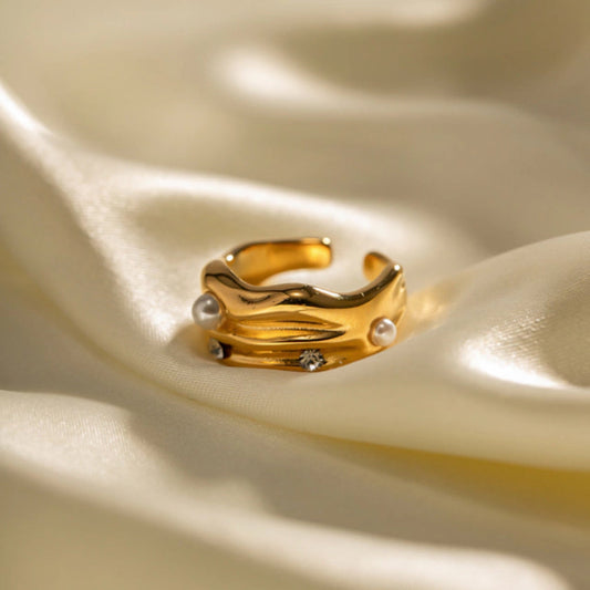 Anillo geométrico con perlitas minis