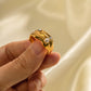 Anillo geométrico con perlitas minis