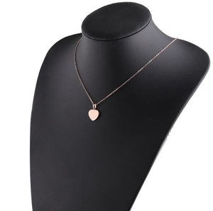 Dije de corazón pequeño plateado