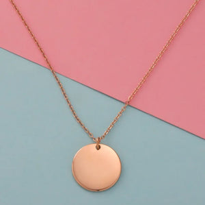 Collar plaquita redonda oro rosa 2cm