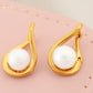 Aretes elegantes con perla en forma de gota