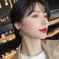 Aretes casuales en tendencia negros