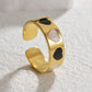 Anillos formas variadas blanco gris negro estrella corazón casual