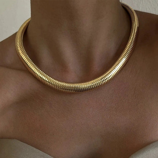 Collar estilo choker básico