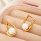 Aretes elegantes con perla en forma de gota