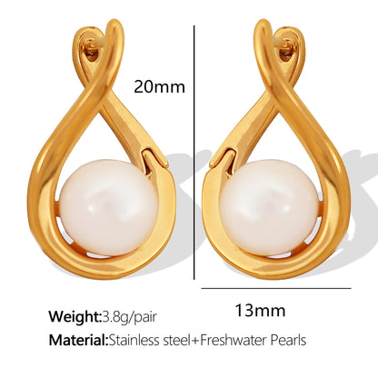 Aretes elegantes con perla en forma de gota