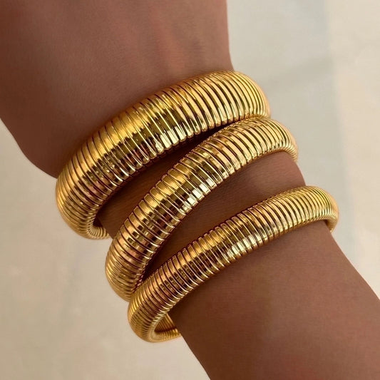 Pulsera estilo brazalete dorado chunky tendencia