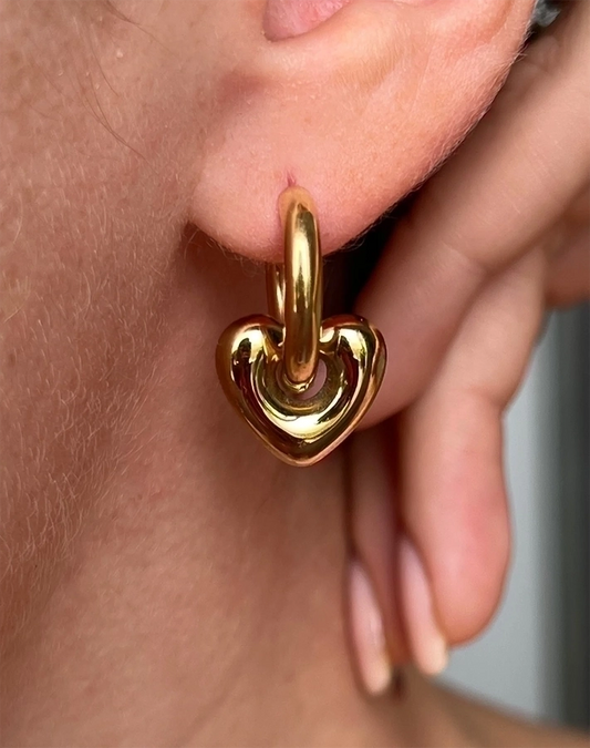 Aretes estilo huggies corazón estrella casual