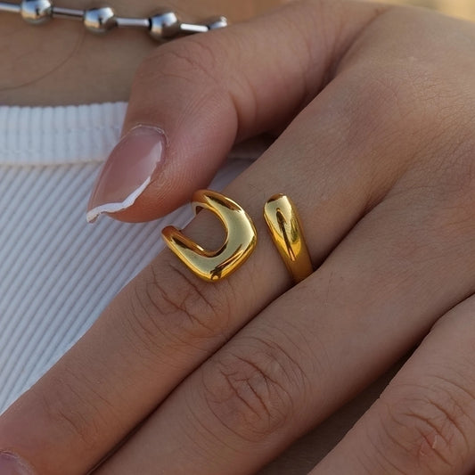 Anillo irregular tendencia geométrico casual