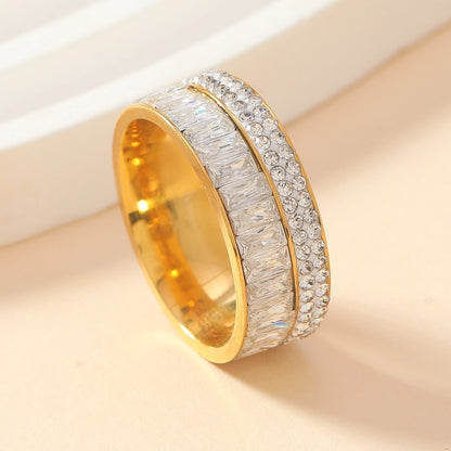 Anillo con circonias estilo romántico