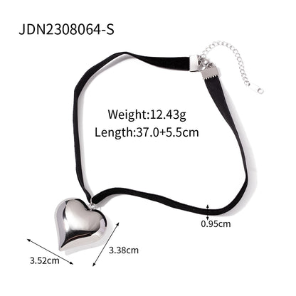 Collar chocker corazón lazo negro