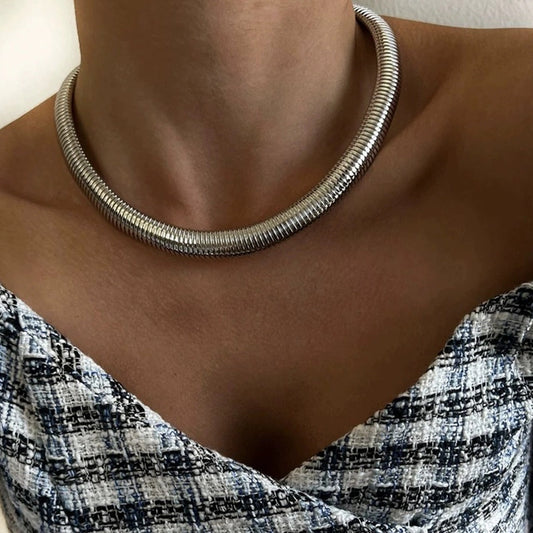 Collar estilo choker básico