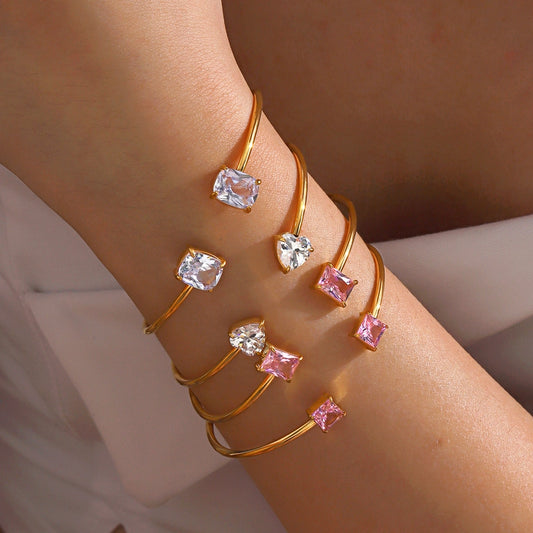 Brazalete con piedras ajustable elegante