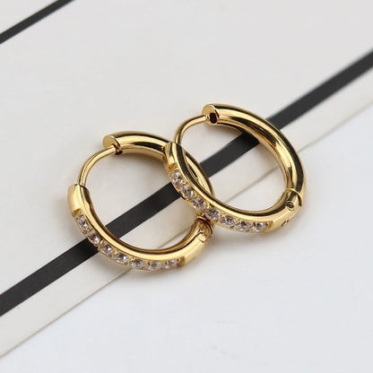 Aretes tipo huggies básicos elegantes