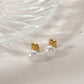 Aretes broqueles con perla y corazón