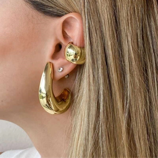 Aretes estilo chunky dorados plateados curvos formal casual