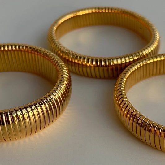 Pulsera estilo brazalete dorado chunky tendencia
