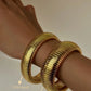 Pulsera estilo brazalete dorado chunky tendencia