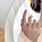 Anillo simple con circonias elegante casual