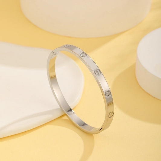 Brazaletes de acero de titanio con piedras de cristal