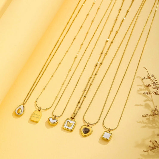 Dijes en forma de figuras diversas de moda casual