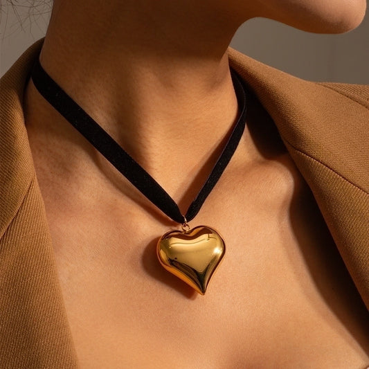 Collar chocker corazón lazo negro
